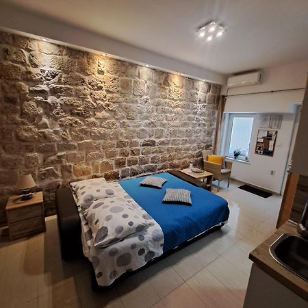 Studio Apartment Legcevic Kastela Luaran gambar