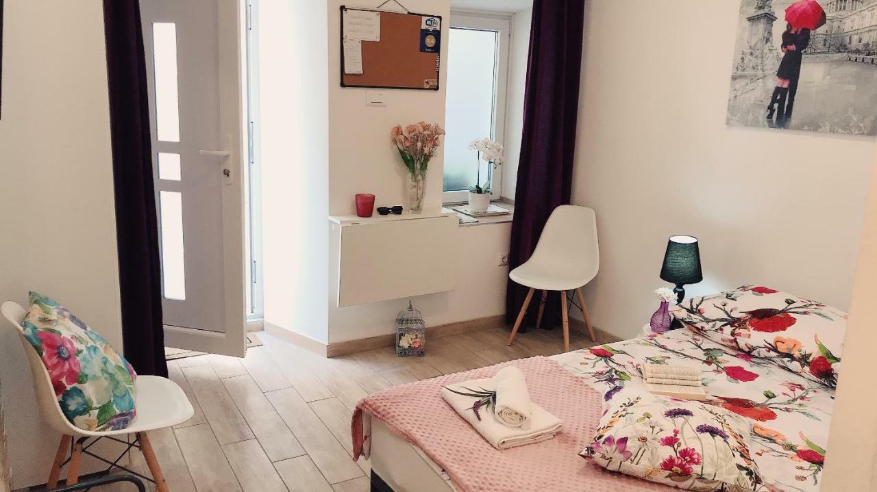Studio Apartment Legcevic Kastela Luaran gambar