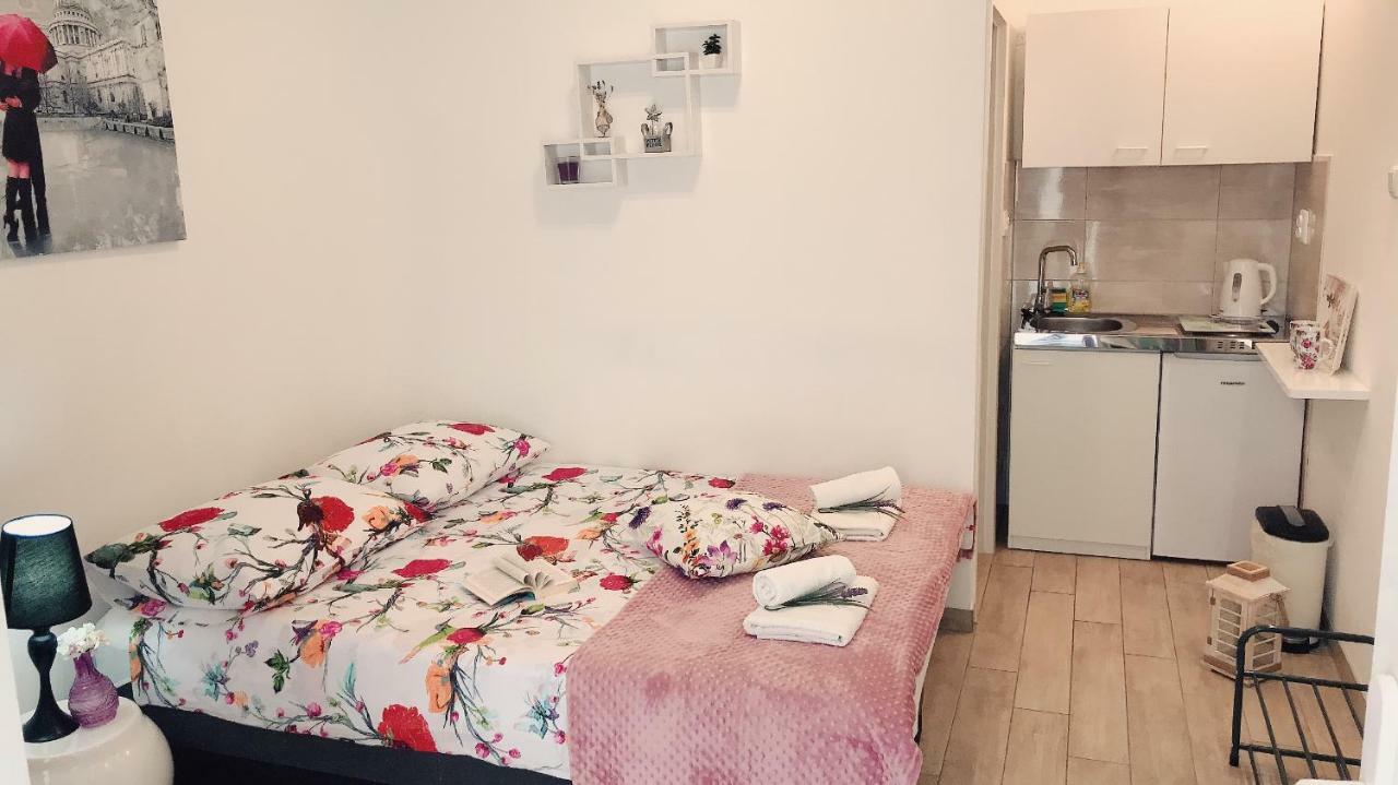 Studio Apartment Legcevic Kastela Luaran gambar